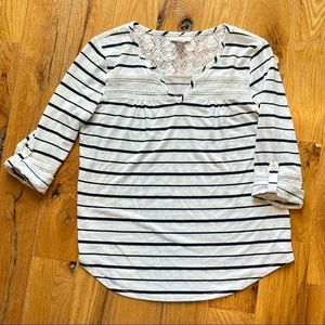 Canyon River blues size small long sleeve T-shirt V-neck lace yoke